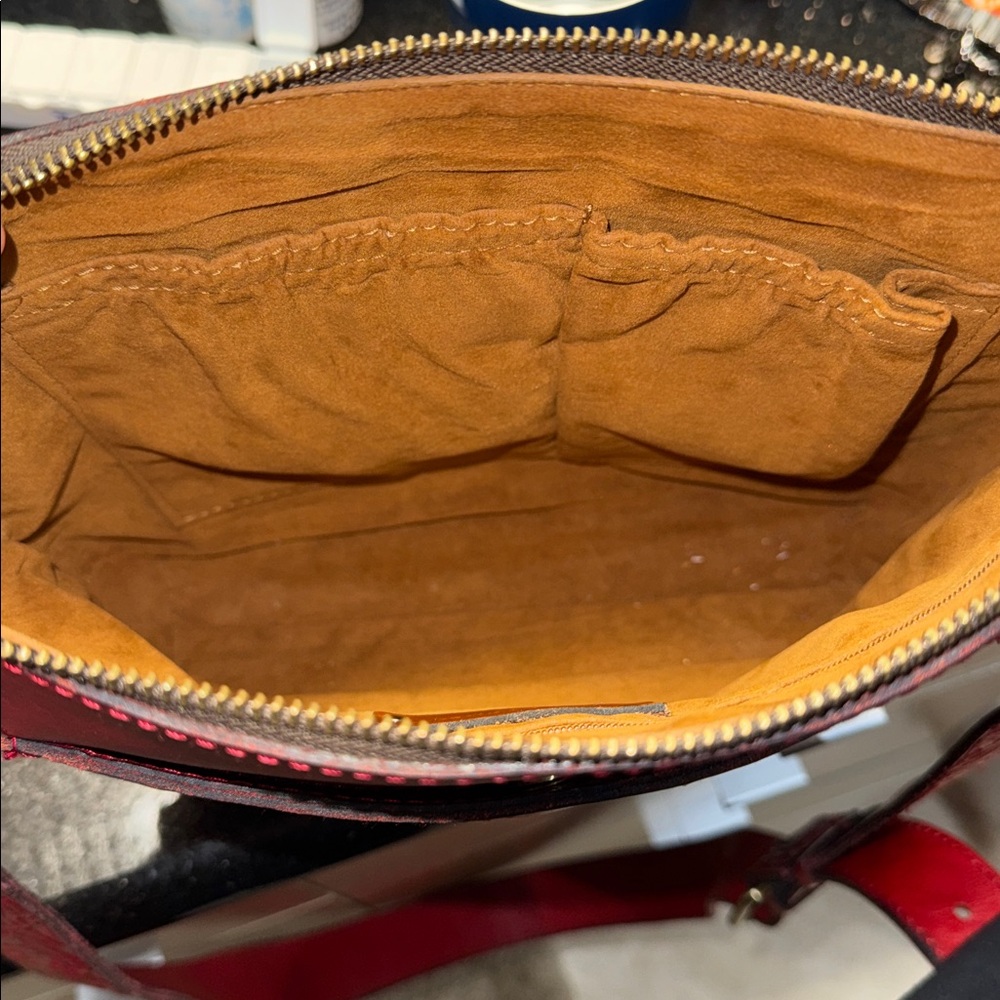 Elegant Red Leather Patricia Nash Shoulder Bag - Picture 4 of 7